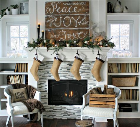 33 Cute Log Cabin Christmas Decorations