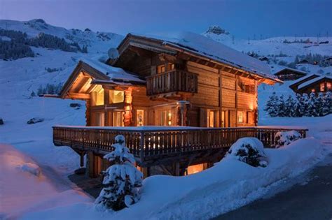 Chalet Pierre Avoi Verbier exterior at night in the snow | Style de chalet, Chalet, Chalet ski