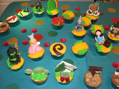 Wizard of Oz themed cupcakes www.facebook.com/Cupcakeables | Themed ...