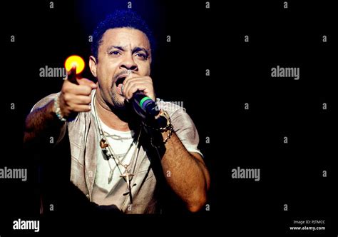 Shaggy singer hi-res stock photography and images - Alamy