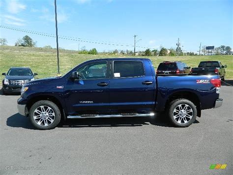 Blue toyota tundra 4x4