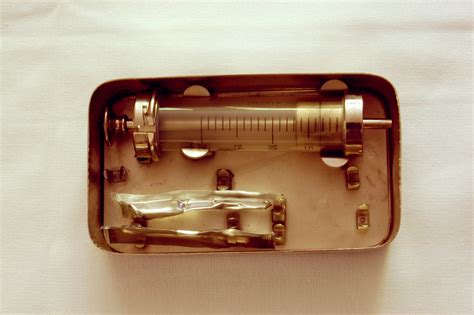 Syringe kit | A syringe kit | Joe Flintham | Flickr