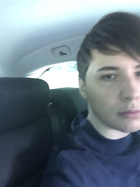 Daniel Howell on Twitter: "when you quickly try to take a photo of ...