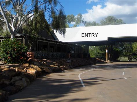 Fitzroy River Lodge Caravan Park - Fitzroy Crossing Entrance to the park