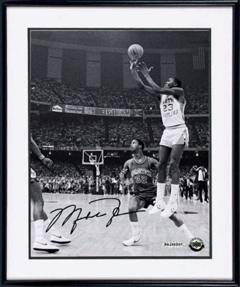 Michael Jordan signed 1982 NCAA Championship photo - Pro Sports Memorabilia