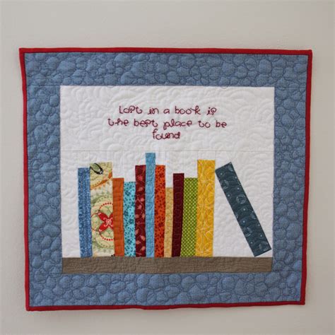 Macaron Quilts: Bookshelf Mini Quilt (Plus a tip for hanging mini quilts!)