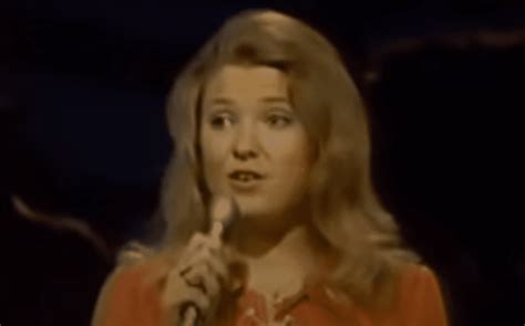 VIDEO: Tanya Tucker Performing “Delta Dawn” On ‘Hee Haw’ At Just 13 ...