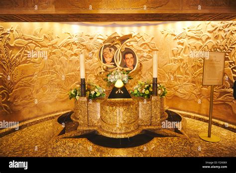 Fountain with Pictures of Lady Di and Dodi Al Fayed in the HARRODS in ...