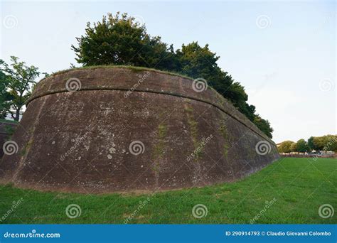 Medieval Walls of Lucca, Tuscany Stock Image - Image of exterior, lucca: 290914793