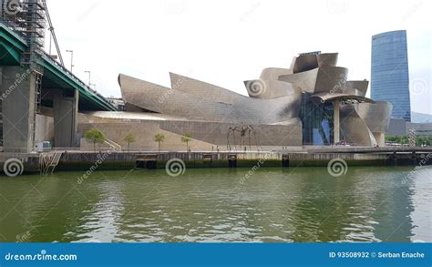 Bilbao, Spain - `Maman` Spider Sculpture On Display Outside The Guggenheim Museum In Bilbao ...