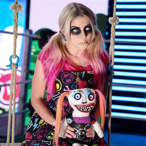 Alexa Bliss responde a burlas a su muñeca Lilly | Superluchas