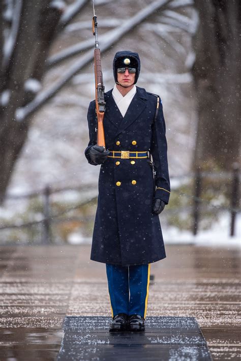 GALLERY: 'The Old Guard' maintains watch at Tomb of the Unknown Soldier ...