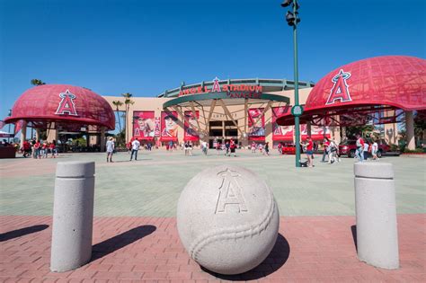 Ballpark Review: Angel Stadium of Anaheim – Perfuzion