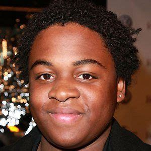 Gus Hoffman - Age, Family, Bio | Famous Birthdays