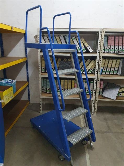 HEAVY DUTY PLATFORM LADDER FOR ALL YOUR OFFICE,HOME AND WAREHOUSE NEEDS ...