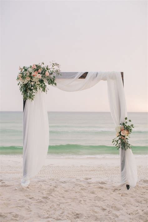 Simple beach wedding decor - Hi Miss Puff