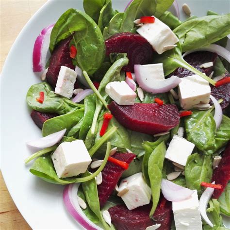 Beet and Feta Spinach Salad | Free Vegetarian Meal Planning | Veahero