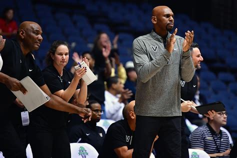 Vanderbilt basketball extends contract of coach Jerry Stackhouse