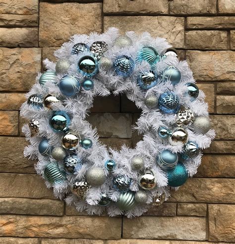 Blue And White Christmas Wreath – HomeDecorish