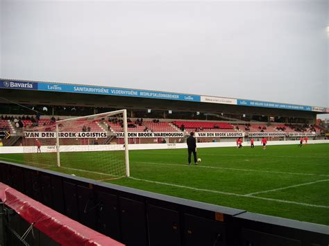 Lavans Stadion (Stadion De Braak) (Helmond Sport v FC Emmen) | Couples The Football Stadium