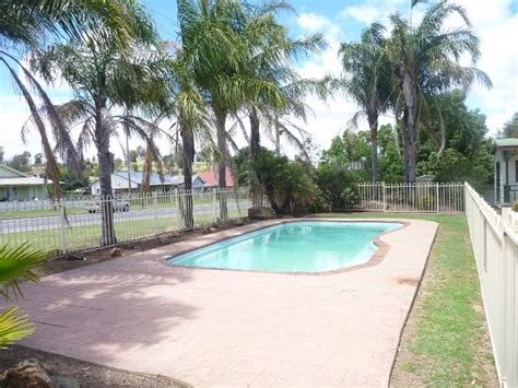 Currajong Caravan Park - Parkes Swimming pool