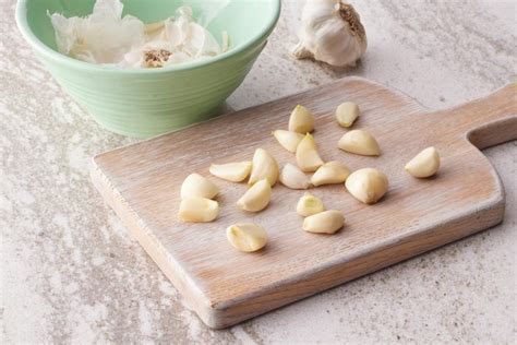 How to Peel Garlic 5 Different Ways | Taste of Home