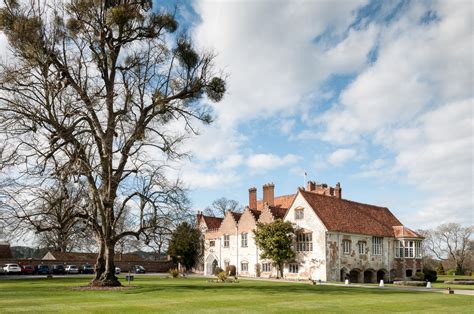 Bisham Abbey © Julian Dowse :: Geograph Britain and Ireland