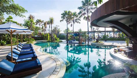 6 Of The Best Swim Up Bars In Bali • The Yak Online