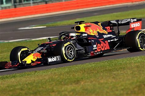 Max Verstappen scheurt met de nieuwe RB16: de aftermovie van Max! | RaceXpress