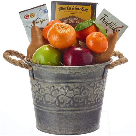 Select Gourmet Fruit Basket Is An Elegant Gift Option