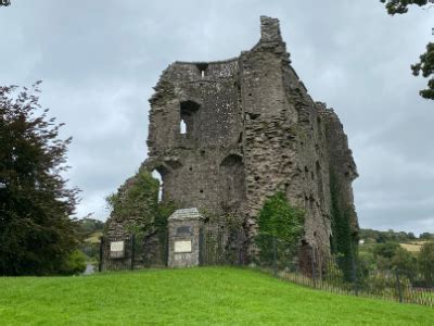 Crickhowell Castle, Wales - Historiette