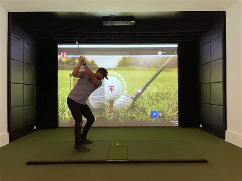 What Projector Should You Use for a Golf Simulator? - ELMENS