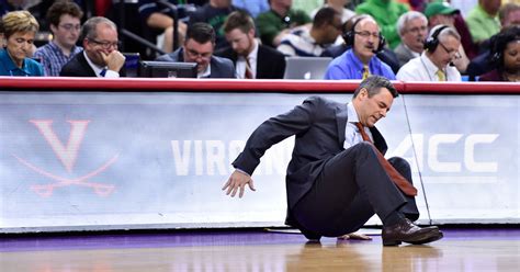 Virginia Coach Tony Bennett Collapses Then Returns - NYTimes.com