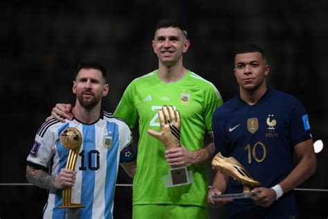 Emiliano Martínez mocks Kylian Mbappé during Argentina's World Cup ...