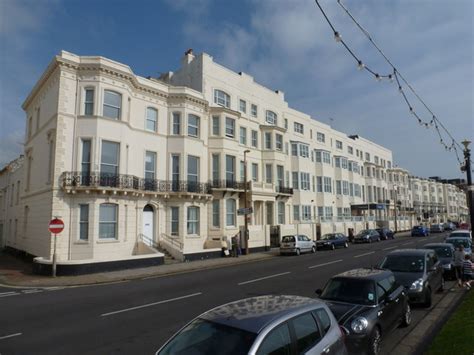 Worthing: the Travelodge © Chris Downer cc-by-sa/2.0 :: Geograph Britain and Ireland