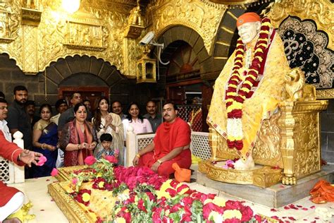 Shirdi (Maharashtra): Shilpa Shetty at Shirdi Sai Baba Temple