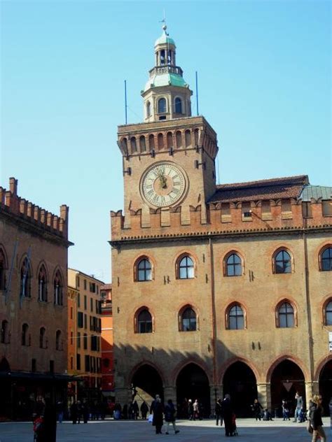 TORRE D’ACCURSIO O TORRE DELL’OROLOGIO – Guida di Bologna