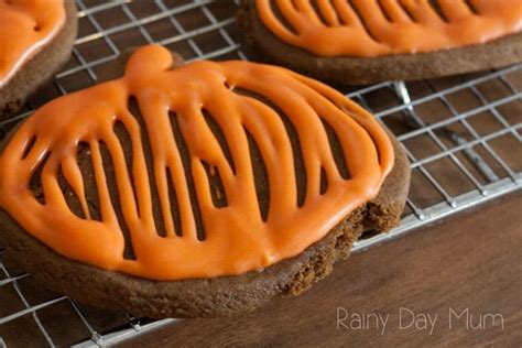 Easy Gingerbread Halloween Cookies - Rainy Day Mum