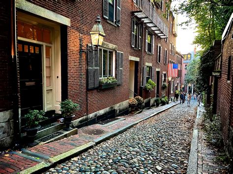 Guide to Acorn Street at Beacon Hill (Boston, MA) [2022] - UponArriving