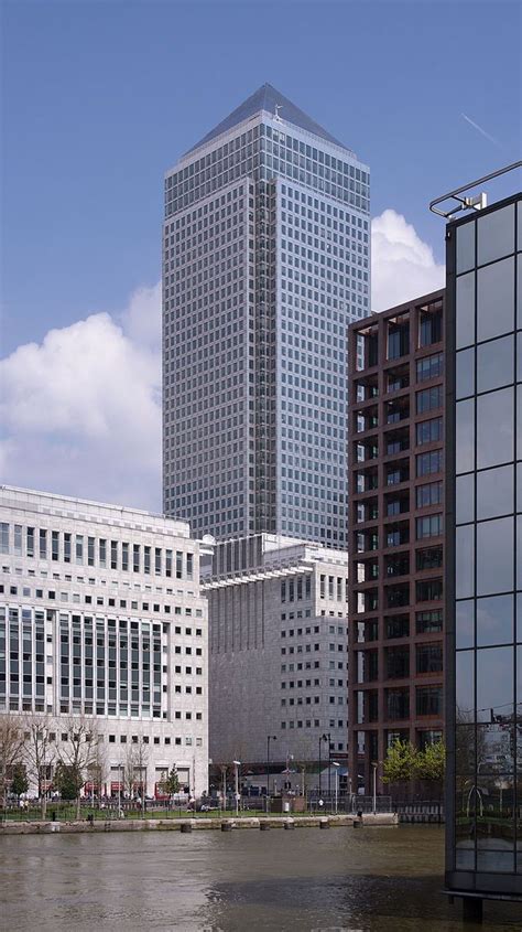 One Canada Square - Wikipedia, the free encyclopedia | One canada square, Building, London ...