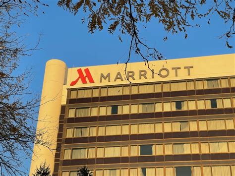 Review: Marriott Newark Airport - Live and Let's Fly