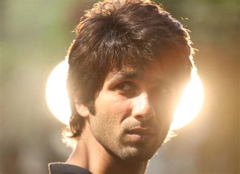 Shahid Kapoor kicks off Kabir Singh in a clean shaven look in Mumbai ...