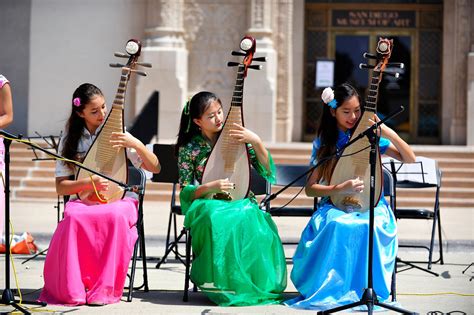 Pipa Chinese Instrument - Young World Club