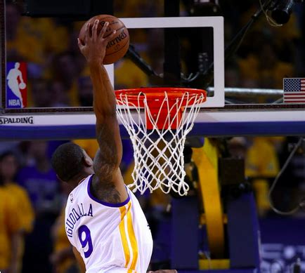 Dwight Howard wanted no parts of this Andre Iguodala dunk | For The Win