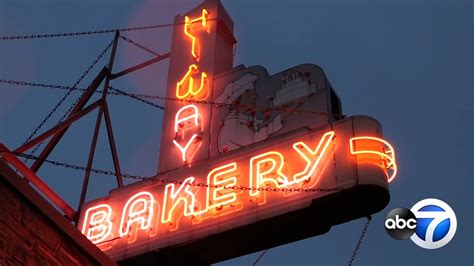 Hi-Way Bakery's vintage neon sign turns 70, gets makeover - ABC7 Chicago