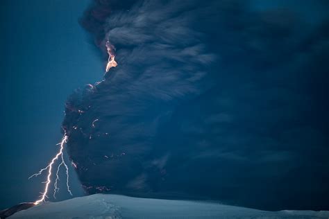 Iceland Volcano Pictures: Lightning Adds Flash to Ash