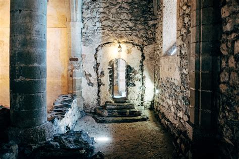 Dungeon of Chillon Castle in Montreux – free photo on Barnimages