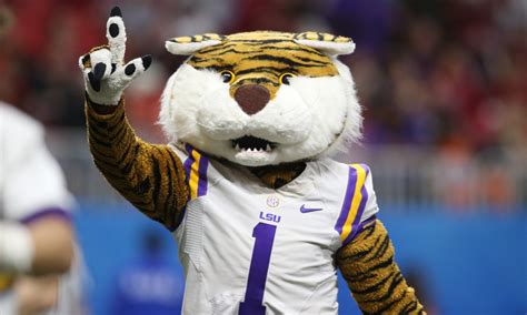 3 differences between Clemson and LSU’s mascot