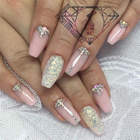 Looking for some new fun designs for summer nails? Check out our favorite nail art designs a ...