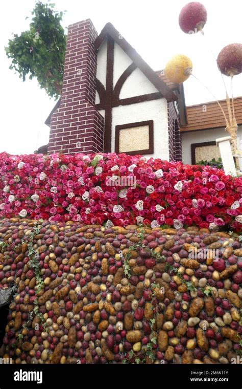 Pasadena, California, USA 3rd January 2023 Rose Parade Floats on display at Floatfest for Rose ...